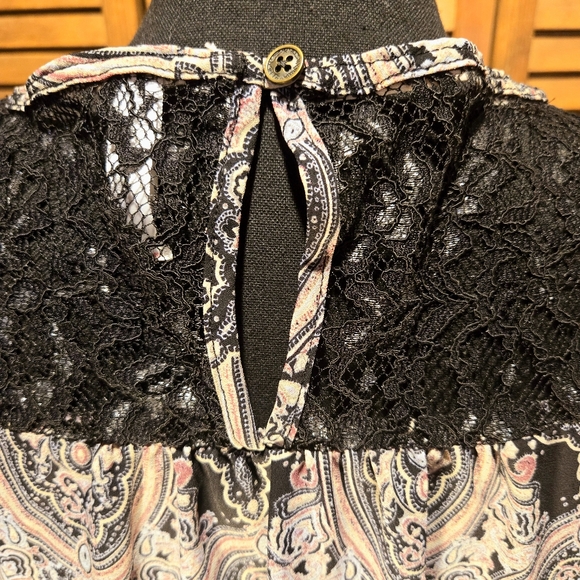 Lg. Elegant Paisley Women's Blouse With Long Sleeves From Xhilaration - Picture 7 of 11